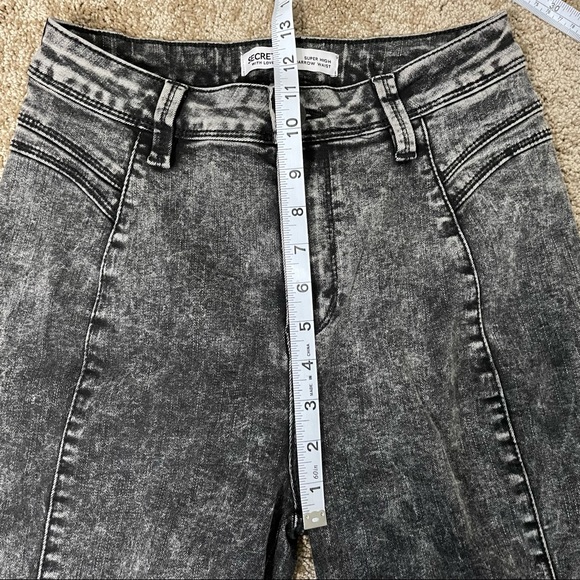 ❤️❤️Secrets with Love Super High Narrow waisted jeans acid wash size 29. - Picture 7 of 16